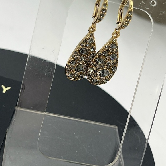 Givenchy Womens Gold Tone Grey Crystal Dangle Teardrop Earrings New - Picture 4 of 16